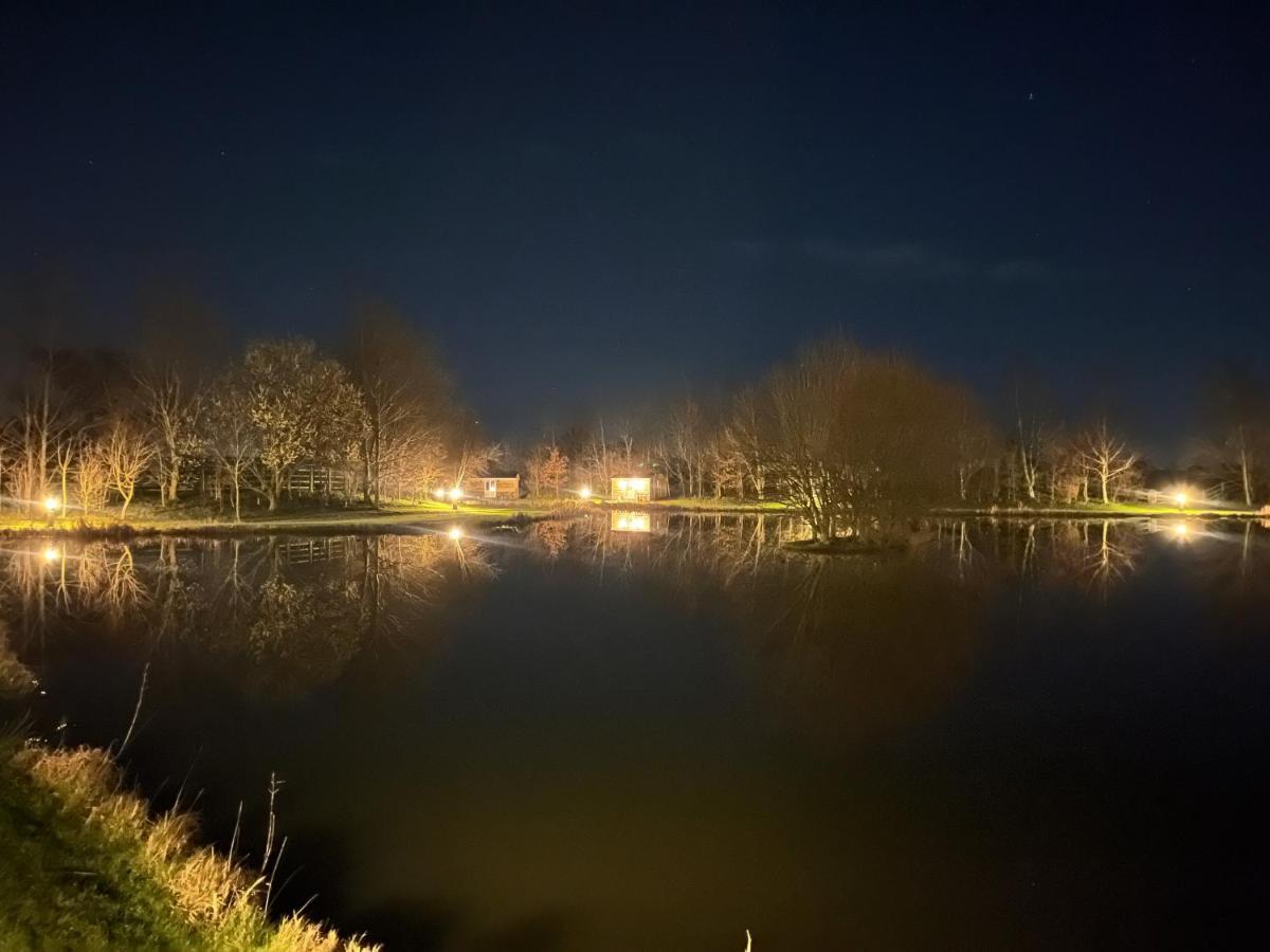 Luxury Shepherds Hut - The Sweet Pea By The Lake York Dış mekan fotoğraf