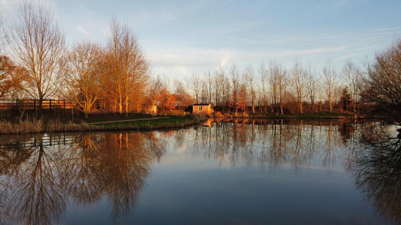 Luxury Shepherds Hut - The Sweet Pea By The Lake York Dış mekan fotoğraf
